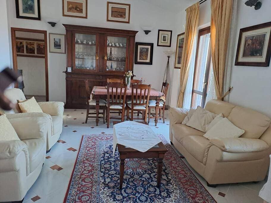 Foto 4 von 11: Three-Bedroom House