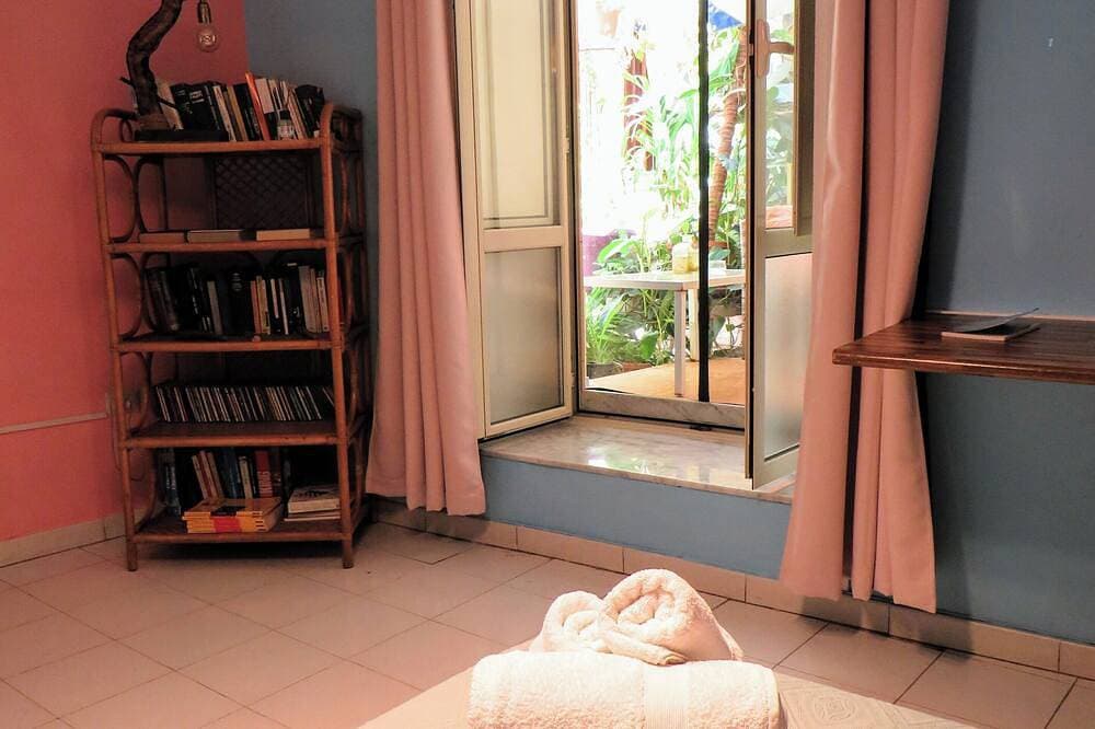 Foto 9 von 30: Großes, ruhiges Zimmer mit WLAN in der Mitte