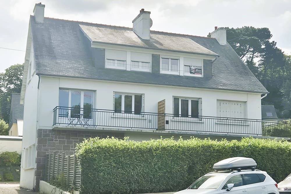 Foto 10 von 20: Wohnung mit 2 Schlafzimmern, Strand zu Fuß erreichbar mit Parkplatz und Balkon.