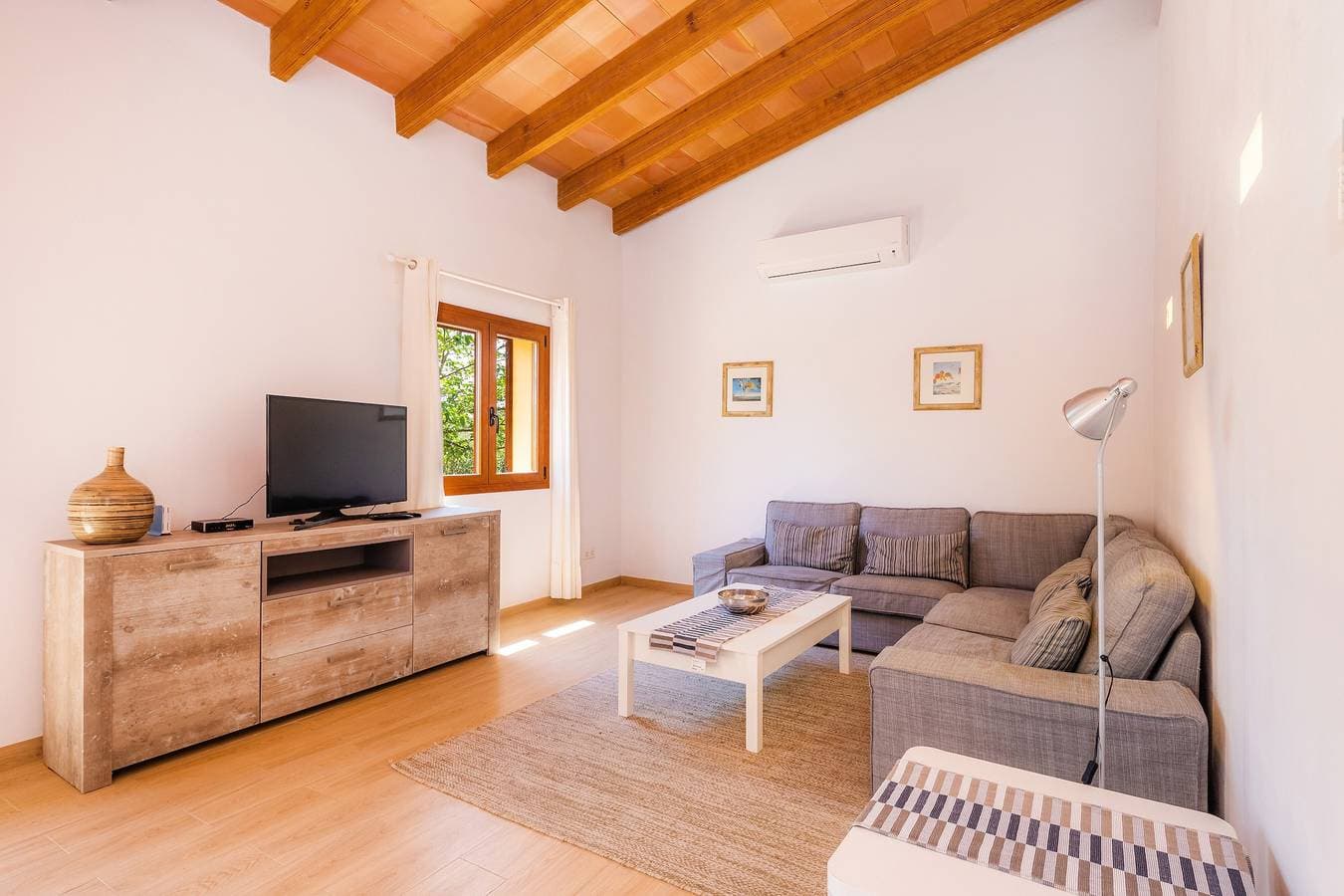 Foto 4 von 25: Ferienhaus Pula Rustic mit Bergblick, Pool und WLAN