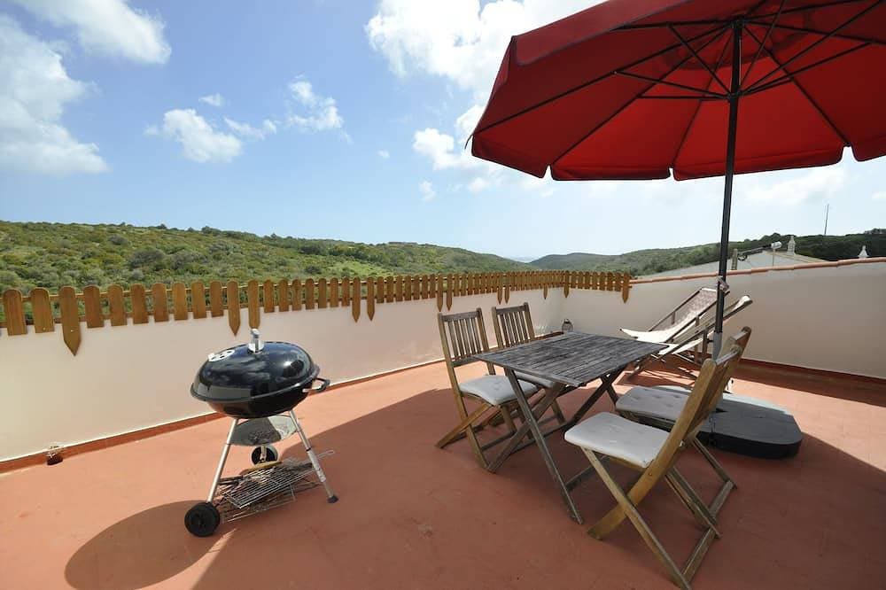 Schönes Ferienhaus mit Terrasse in der Nähe von Zavial 1