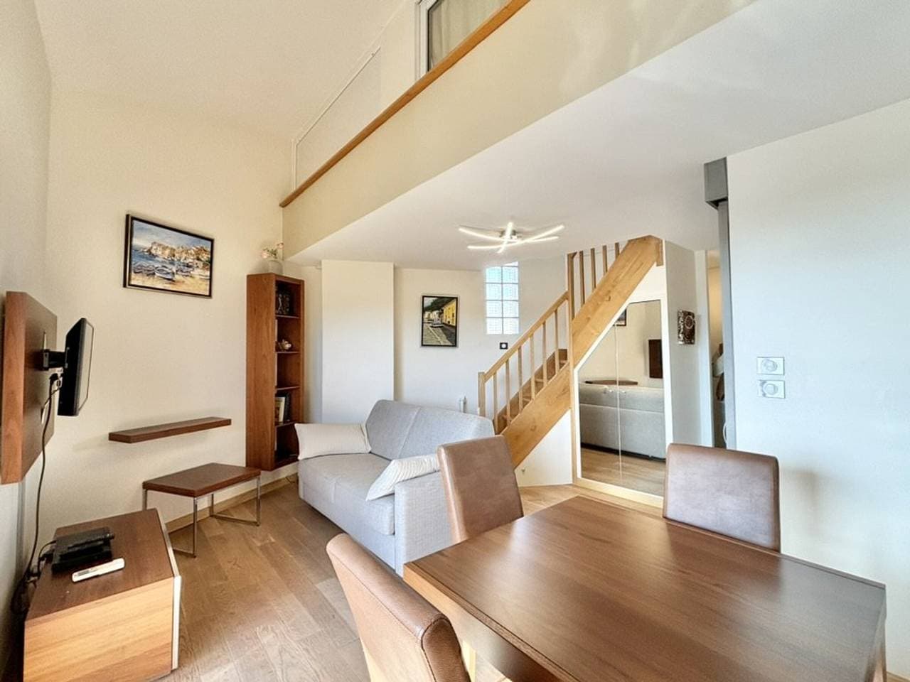 Foto 7 von 20: Moderne 2-Zimmer-Wohnung mit Balkon und Parkplatz in La Londe-les-Maures