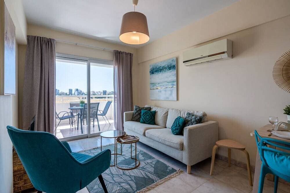Sunny 2-Br Apartment in Mackenzie 1