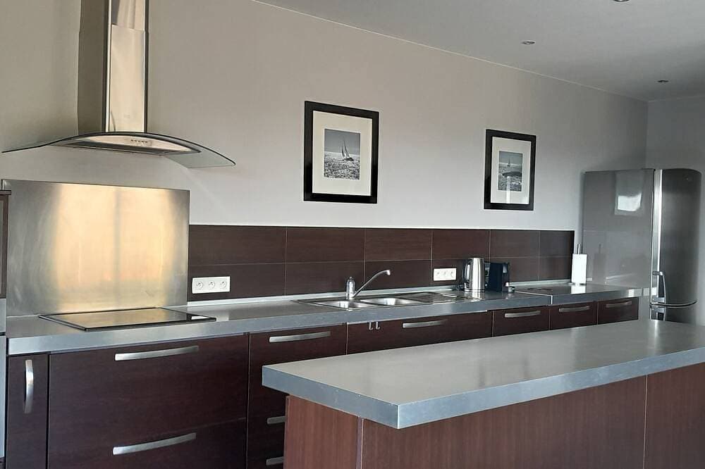 Foto 12 von 24: Beautiful villa, sea view, walking distance to the beach, heated infinity pool