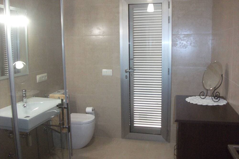 Foto 10 von 30: Neue Villa in Cala Pi. Privater Pool Strand und Abstieg zum Meer. Parken