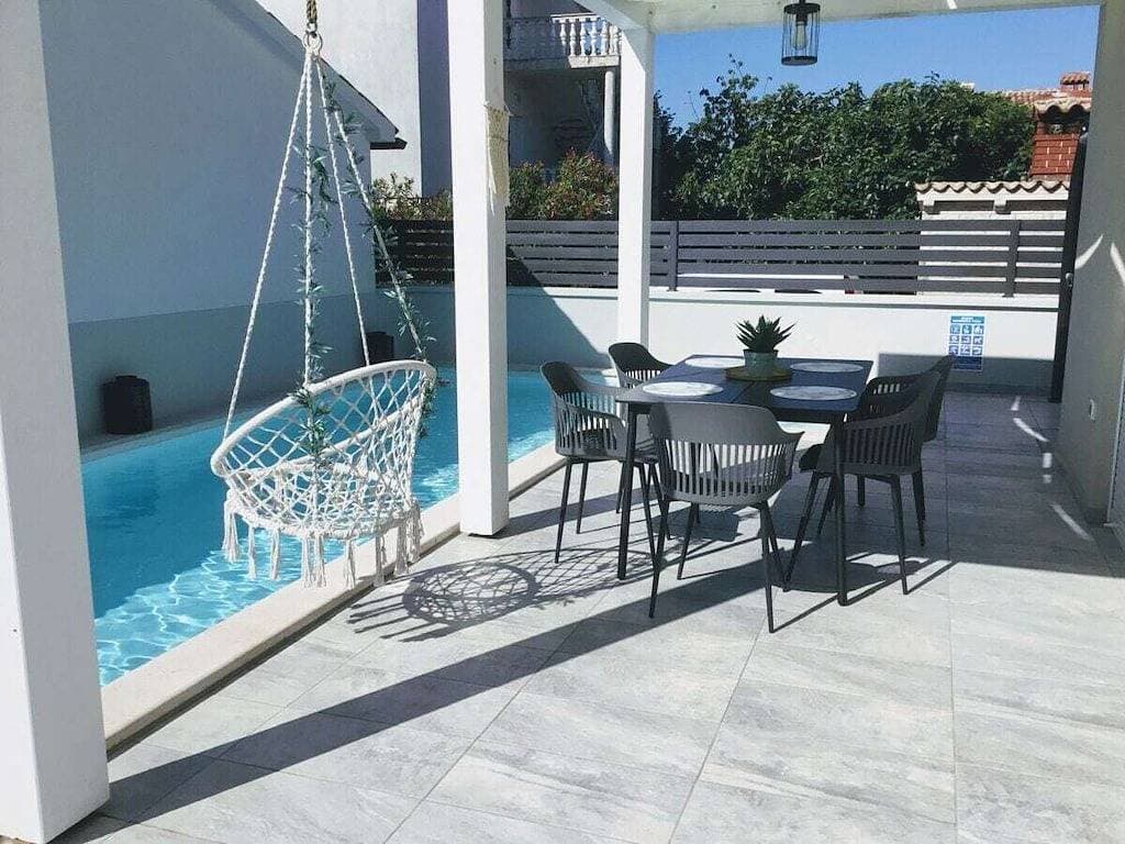 Foto 5 von 42: Ferienhaus in Peroj mit Schwimmbecken