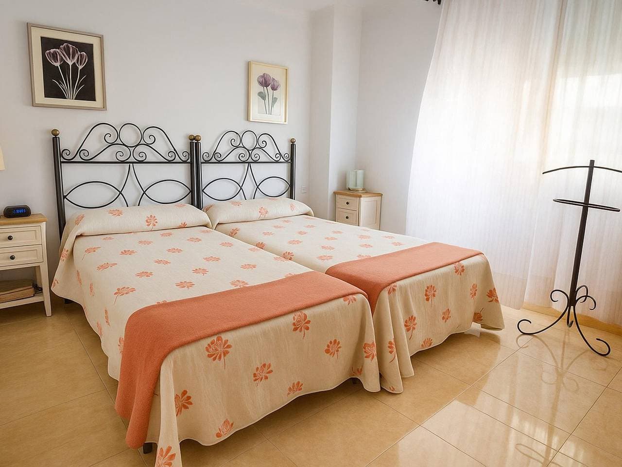 Foto 5 von 25: Helle Wohnung in Estepona mit Balkon und privatem Parkplatz