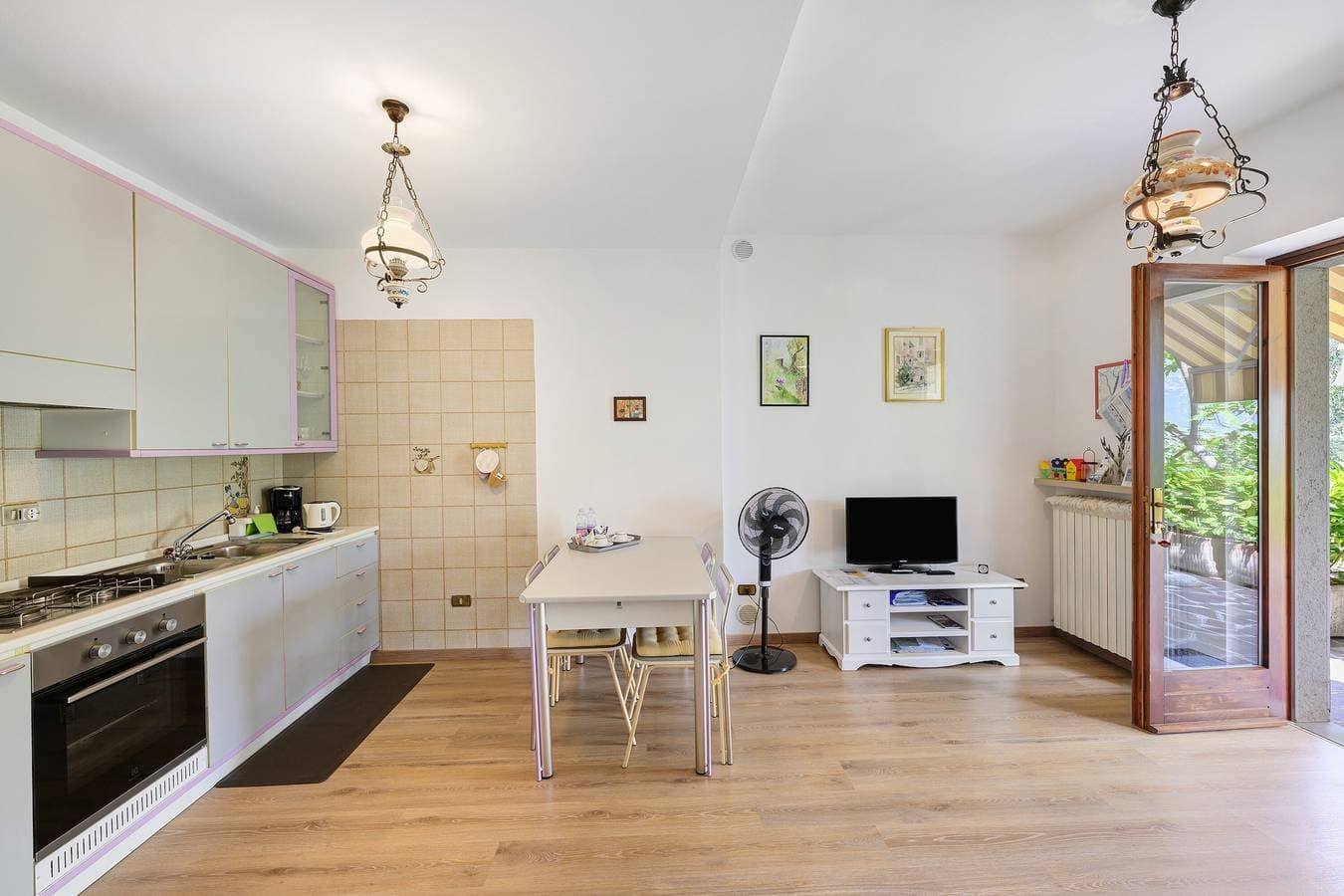 Foto 4 von 23: Ferienwohnung 'Casa Antony' mit Seeblick, privater Terrasse und WLAN