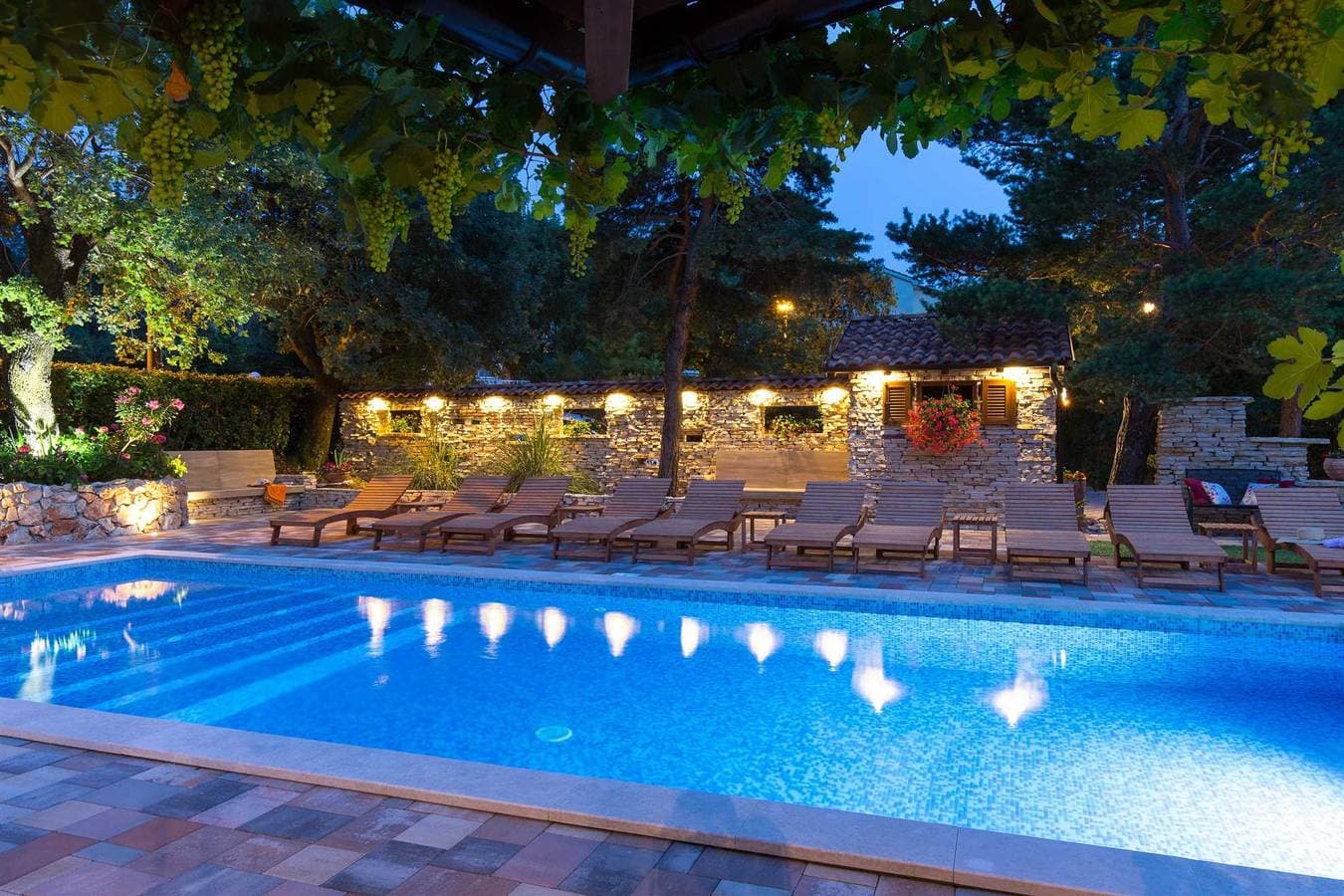 Foto 5 von 21: Ferienwohnung Antonia 4 mit Pool