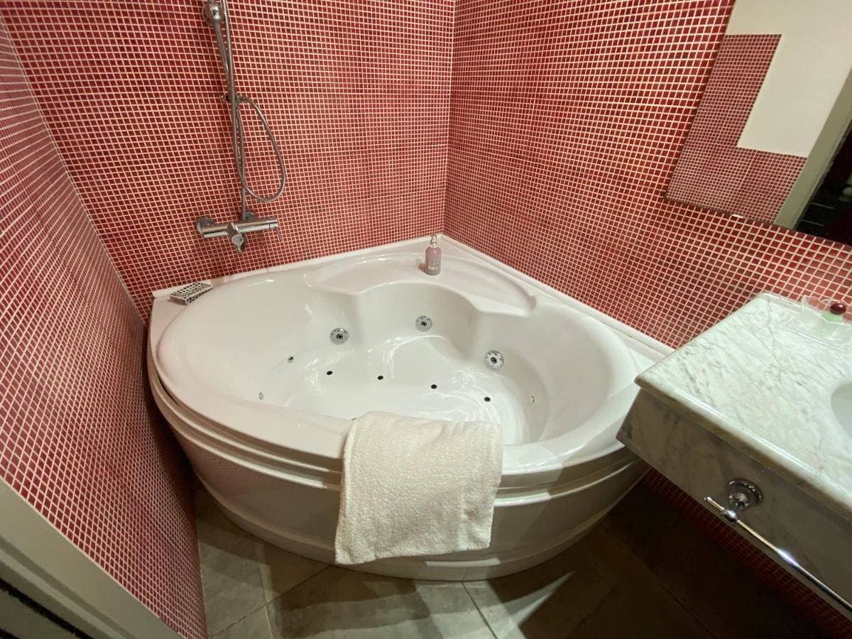 Foto 2 von 18: King Room with Spa Bath