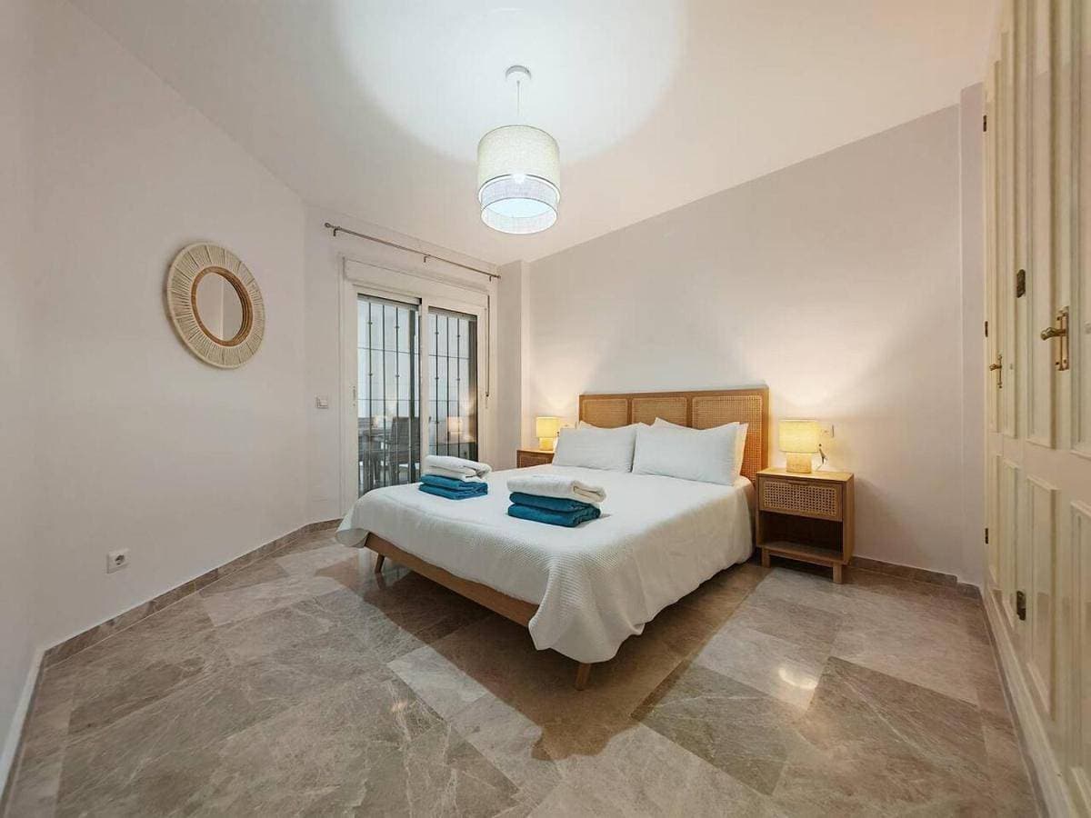 Foto 2 von 21: 2-Bed Apartment in Calahonda Park, Walk to Beach