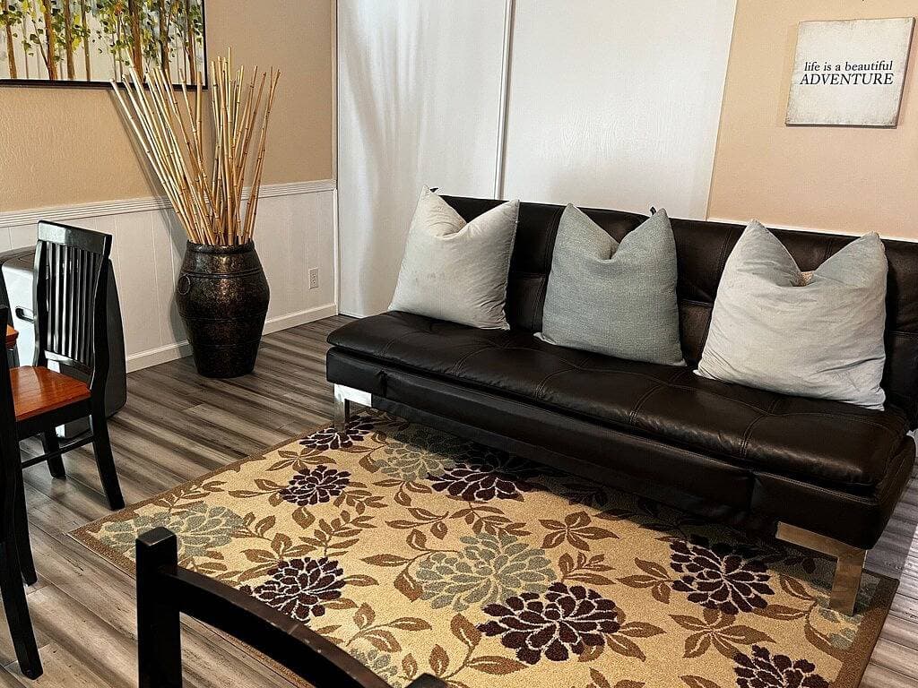 Foto 4 von 19: Comfortable, convenient 2Br 2Ba apt in Alameda