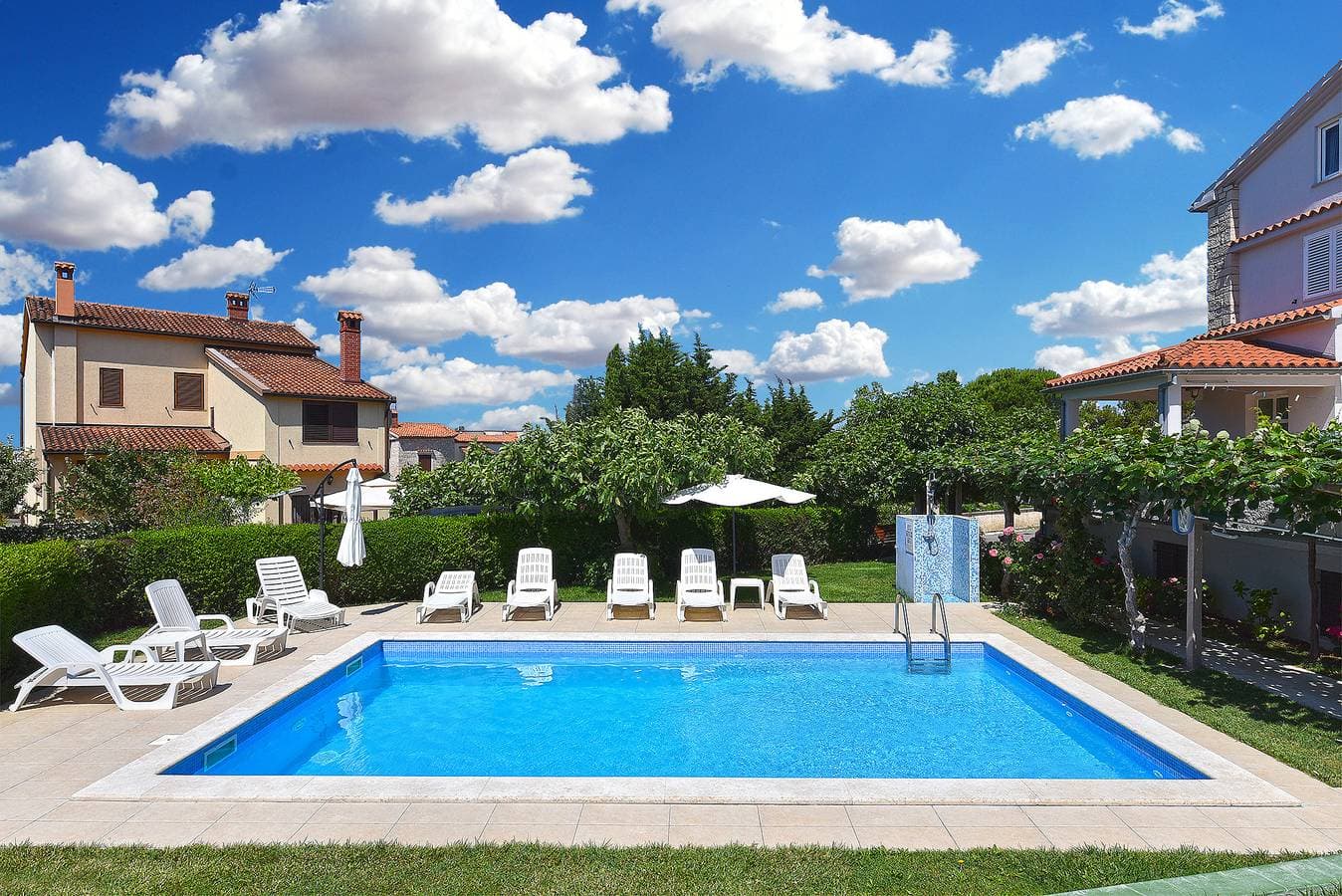Foto 7 von 33: Ferienwohnung für 3 Personen mit Pool