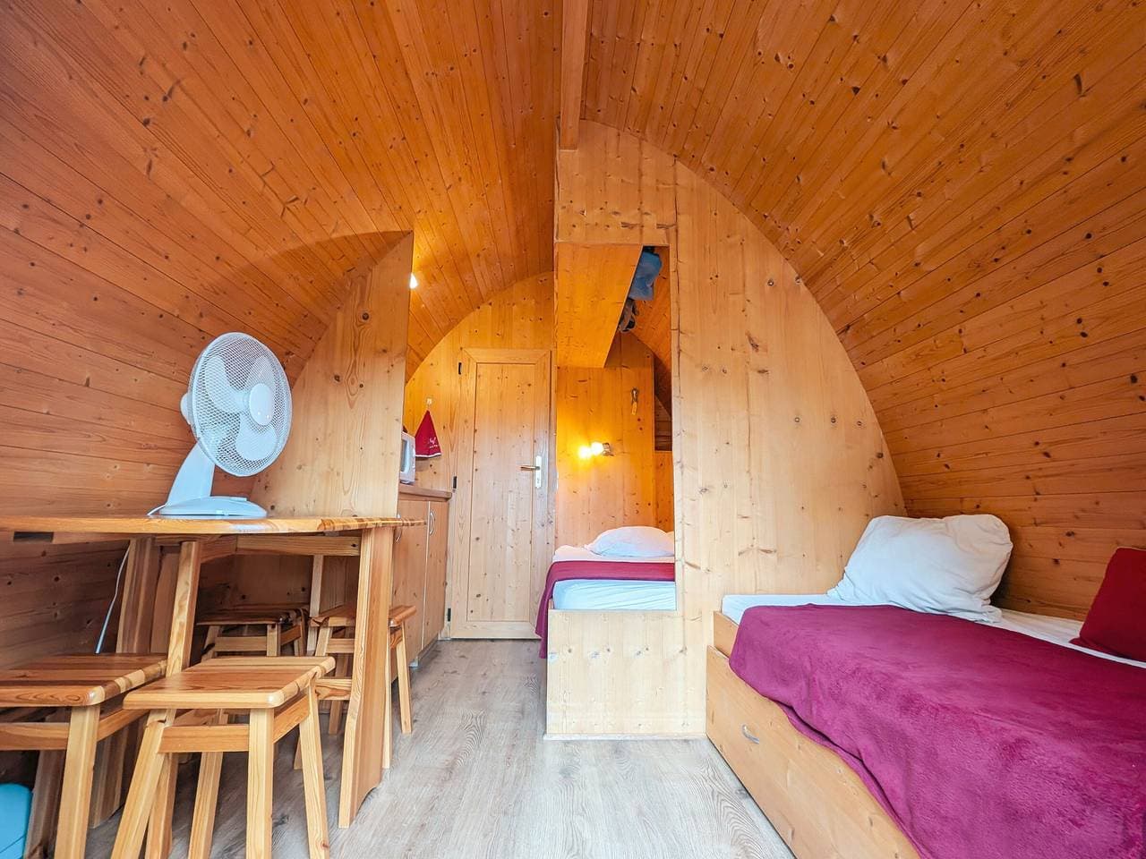 Foto 2 von 12: Waldhütte in Berry in der Nähe eines Wassersportzentrums