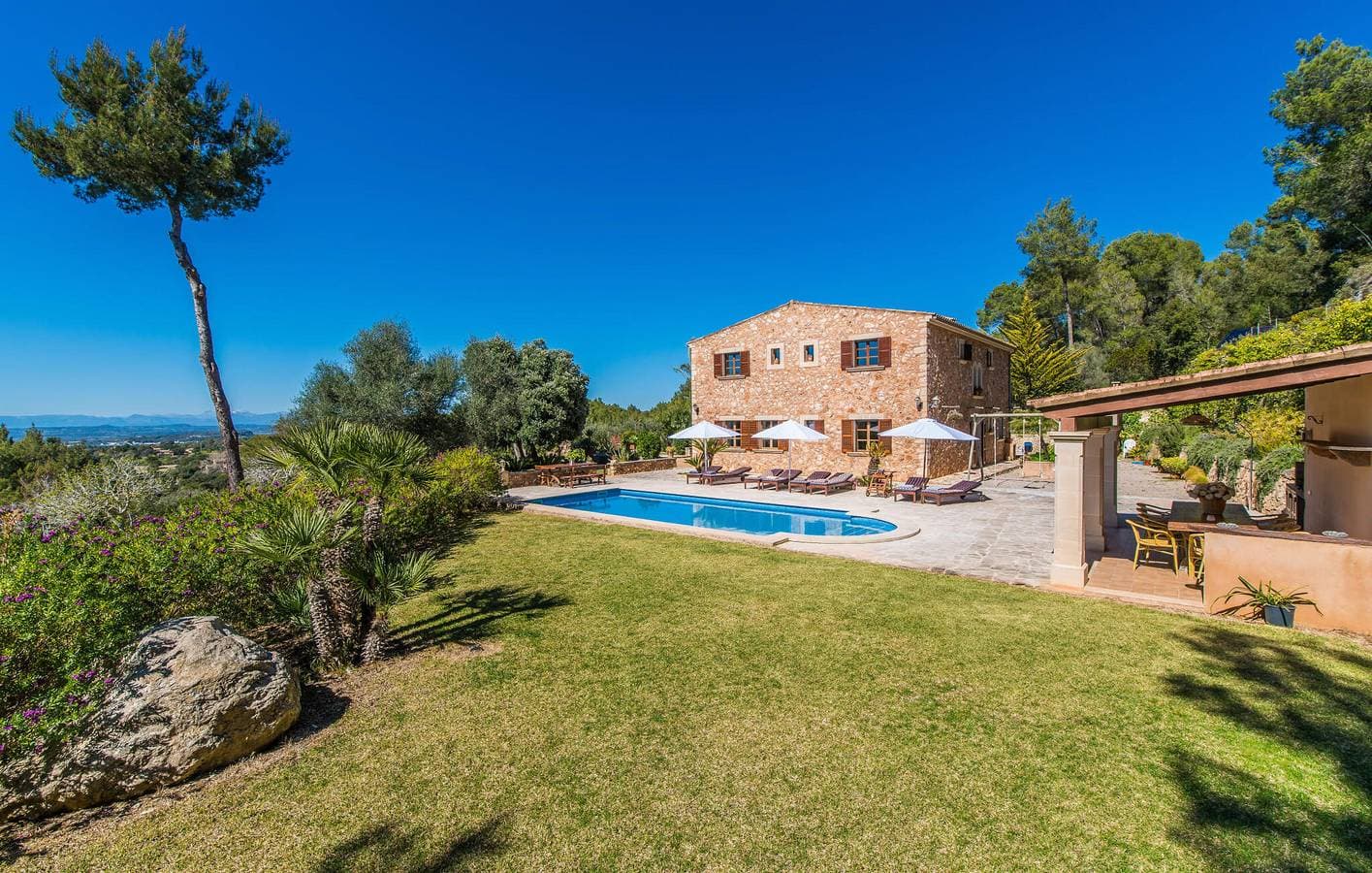 Meerblick-Apartment mit Pool, Terrasse und Grill in der Nähe von Es Carritxó 1