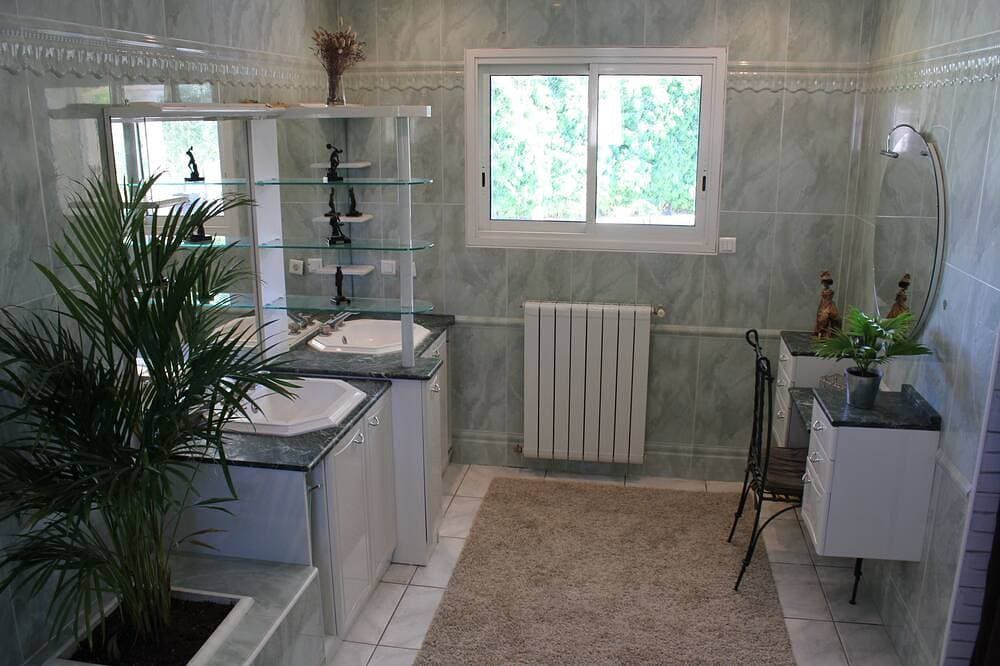 Foto 10 von 30: Villa Sektor Pic St Loup Montpellier, 10 min A9, 170m ², Schwimmbad, für 12 Personen