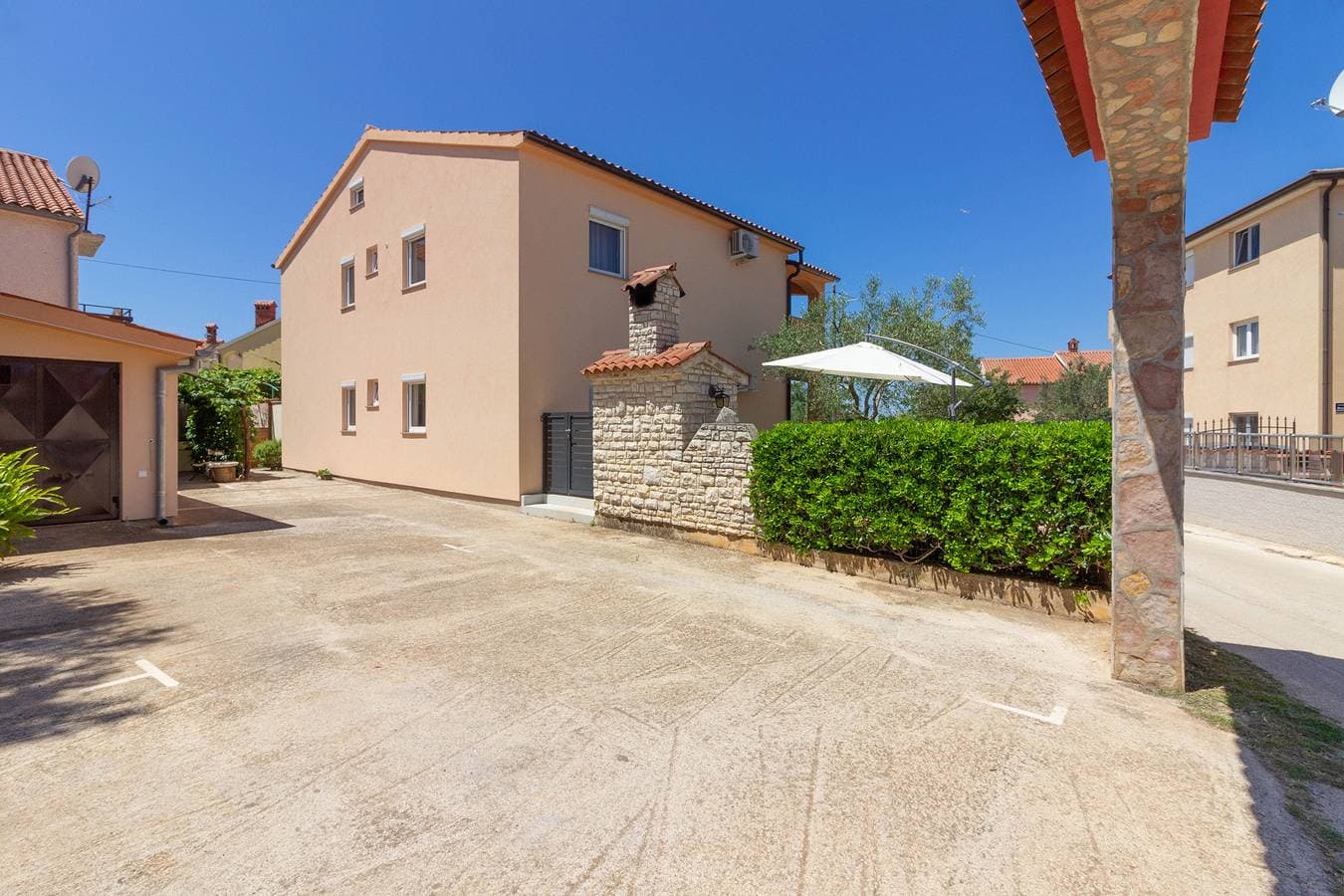 Foto 10 von 57: Villa für 13 Personen mit Pool