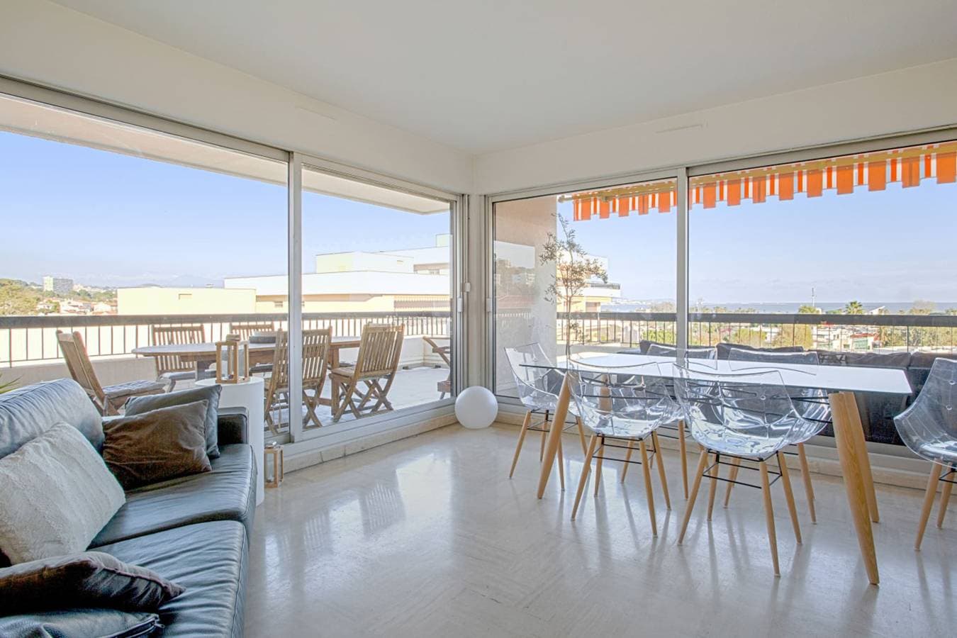 Foto 3 von 12: Wohnung mit Parking, Terrasse & Aussicht in Villeneuve-Loubet - Welkeys