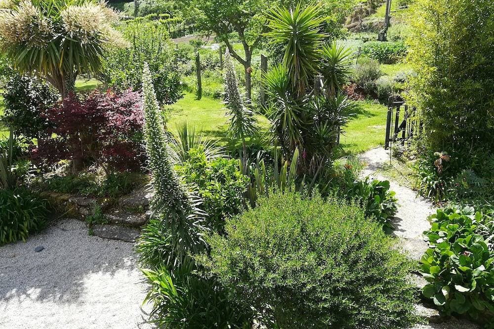 Foto 4 von 18: One of two private and intimate casitas. Surrounded by nature.