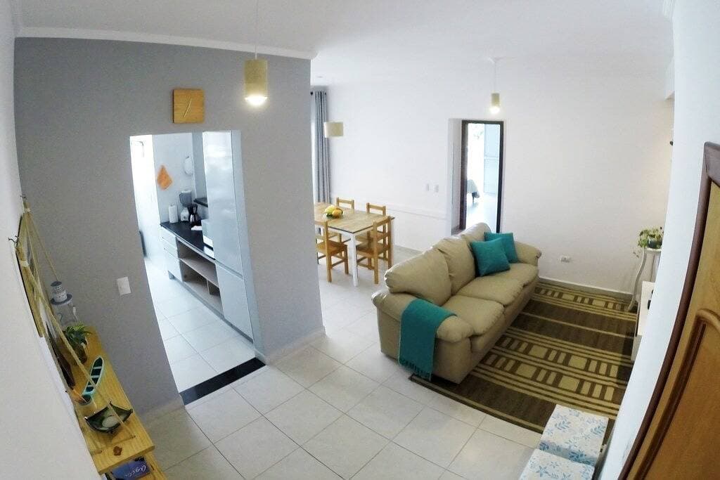 Foto 5 von 50: Neue Wohnung mit Gourmet-Balkon, Klimaanlage, 2 freien Zimmern, WLAN 20 Mb und Smart TV, 200 m vom Strand entfernt