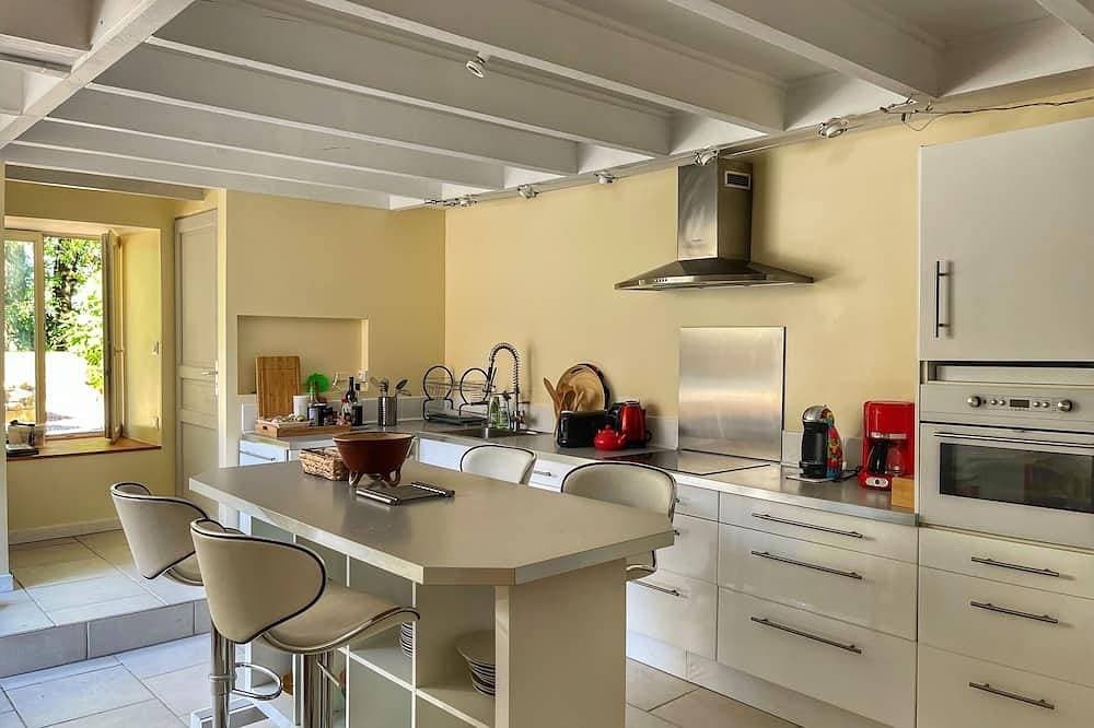 Foto 10 von 18: Country house surrounded by vineyards close to amenities