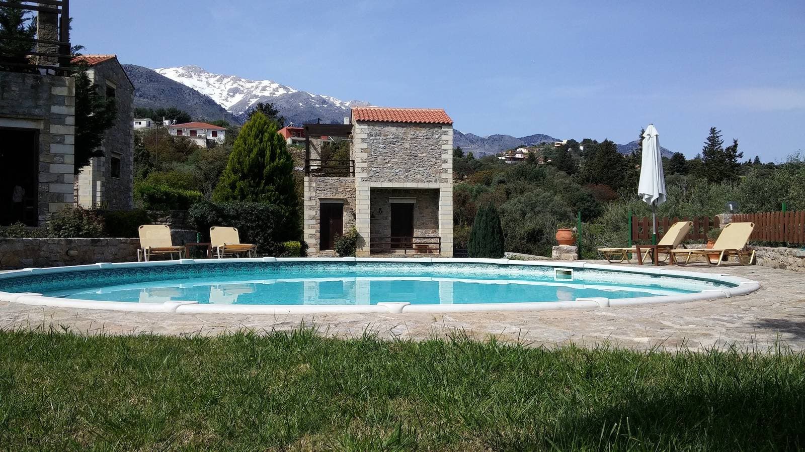 Foto 6 von 25: Stratos Villas Chania mit Pool und Meerblick