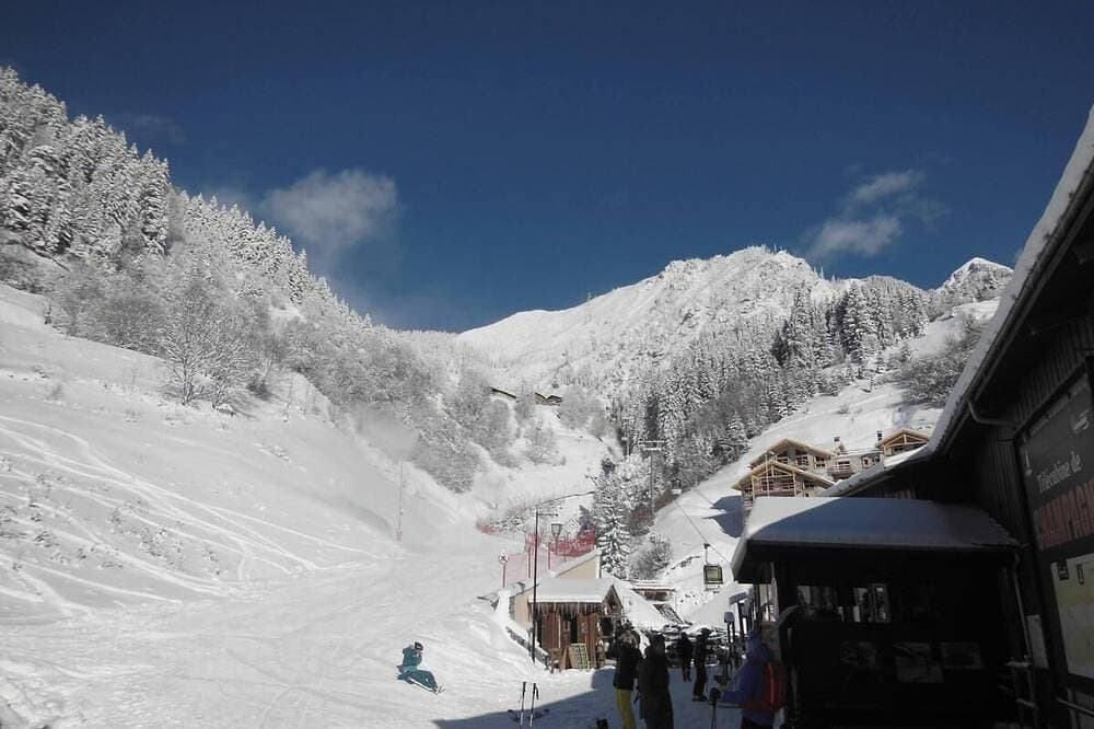 Foto 4 von 17: Bis 200m skipiste, 1te Etage, blick berg, balkon, fernseher, schließfach für die skier, 24m²