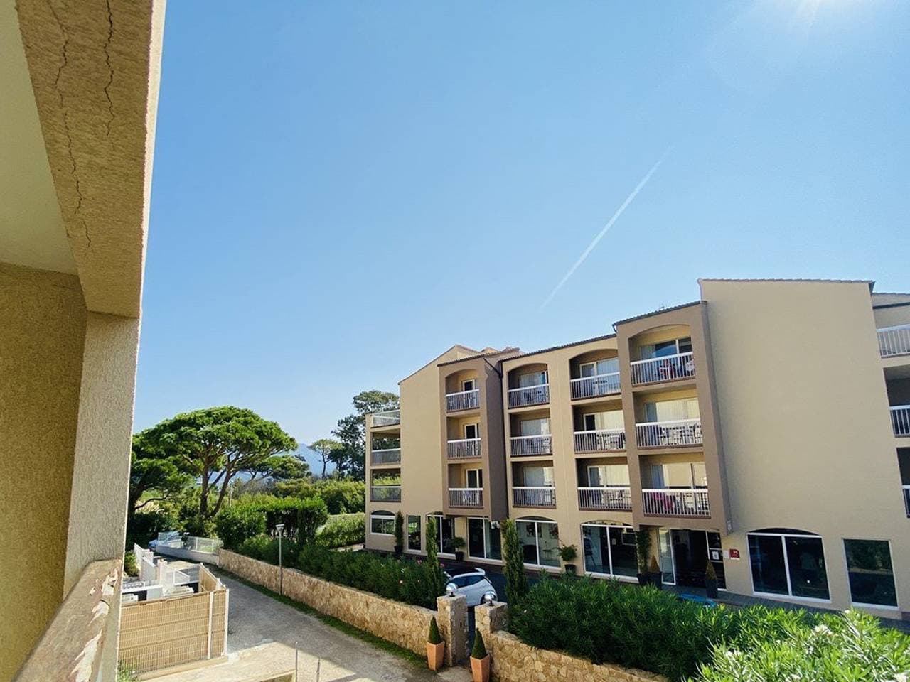 Foto 13 von 17: Gemütliche Ferienwohnung in Strandnähe mit Terrasse – Klimaanlage, Parkplatz, Bettwäsche inkl.