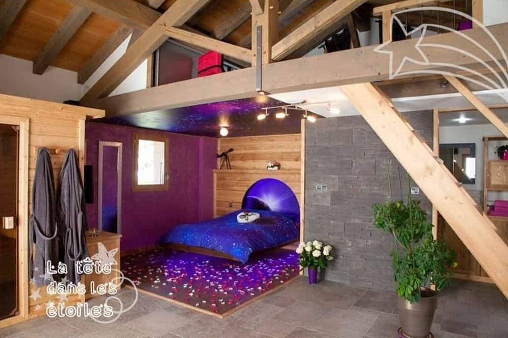 Foto 2 von 10: Chalet à la Montagne, Sauna, Plafond Étoilé aux Pied des 3 Vallées et Paradiski