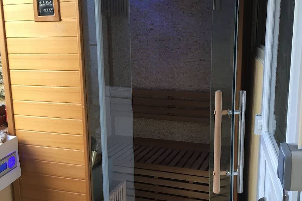 Foto 7 von 11: In the Luberon, indulge yourself with a private spa and sauna