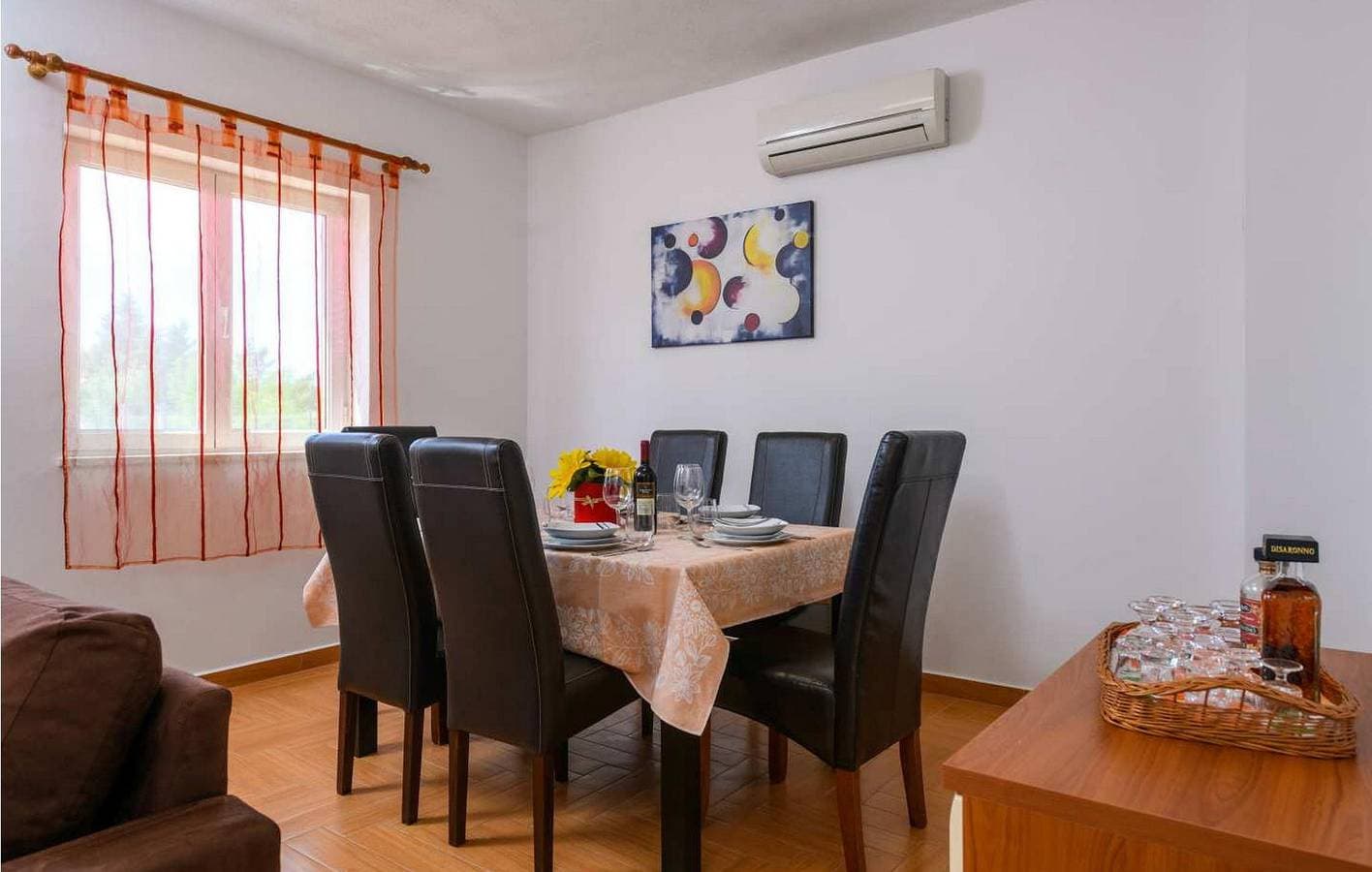 Foto 8 von 30: Geräumige 2-Zimmer-Wohnung mit Pool, in der Nähe des Stadtzentrums und von Restaurants