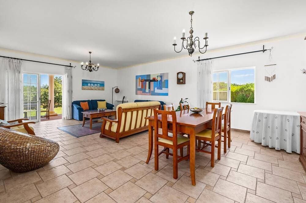 Foto 12 von 30: Charming Villa with Pool & Garden in Vale da Lama