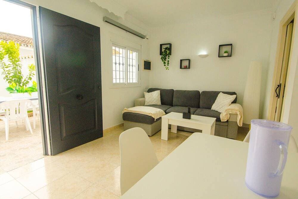 Foto 13 von 22: Strandbungalow in Estepona mit privatem Patio und Klimaanlage