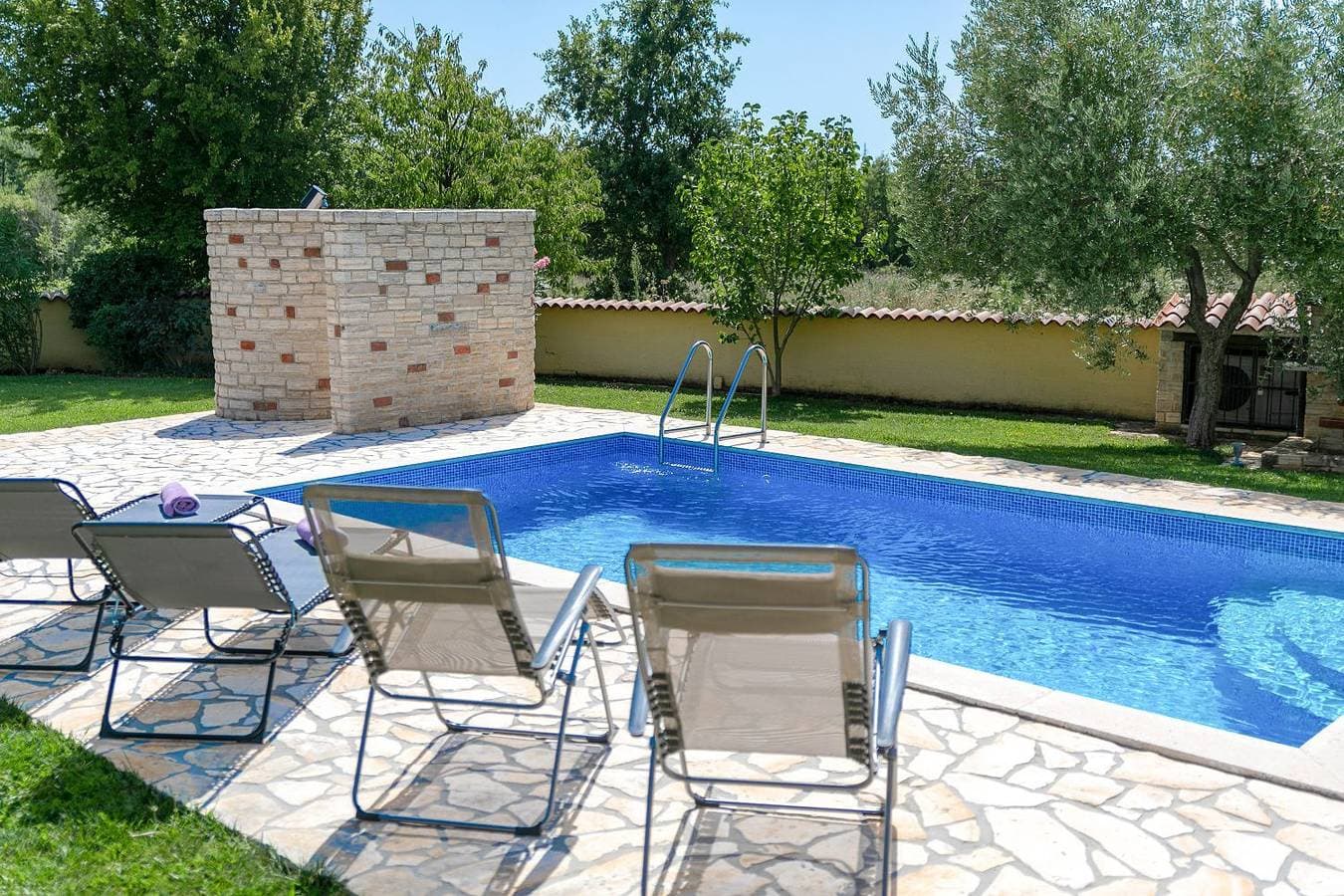 Foto 6 von 40: Mediterrane Villa mit privatem Salzwasserpool, Babybett, Whirlpool, Tischtennis, Spielplatz