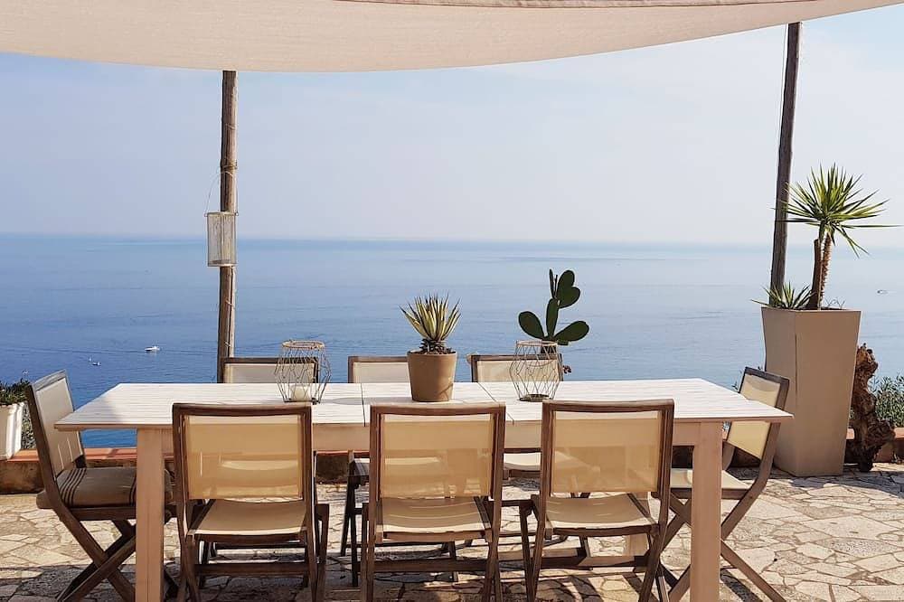 La BouganVilla Charme & Relax with sea view 1