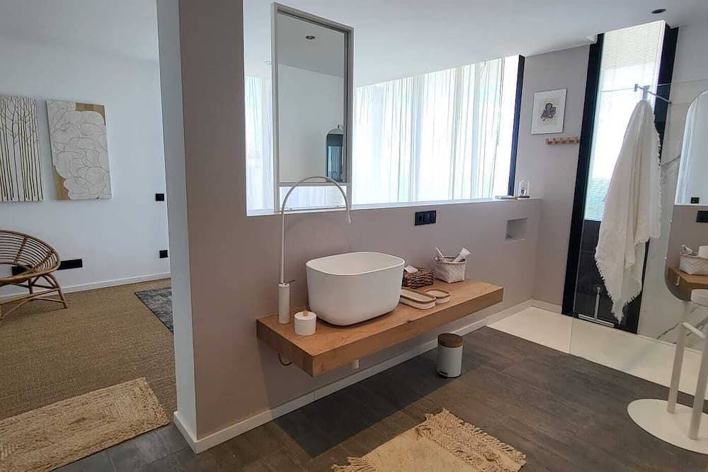 Foto 5 von 30: Neue moderne Villa - Sa Tuna-Ansicht, beheizter Spiegelpool und Klimaanlage