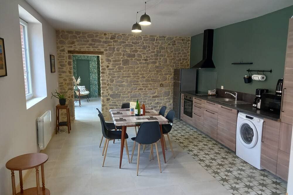 La Forge, house for 6 in the heart of Barfleur, with private parking lot 1