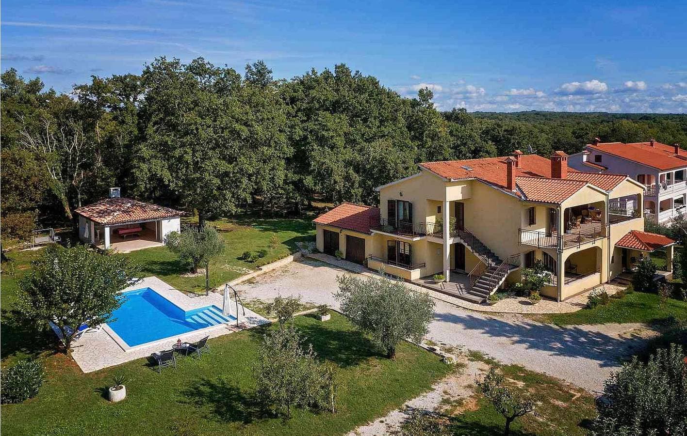 Reizende Ferienwohnung mit Pool, Terrasse und WLAN – der perfekte Urlaubsort! 1