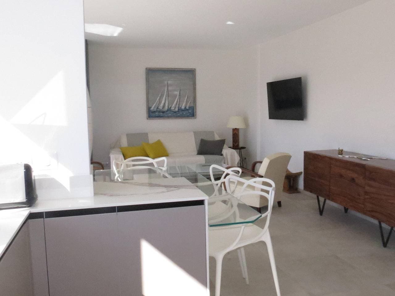 Foto 7 von 15: Renovierte 3-Zimmer-Wohnung mit Terrasse, Klimaanlage, WLAN und Garage in Sainte-Maxime