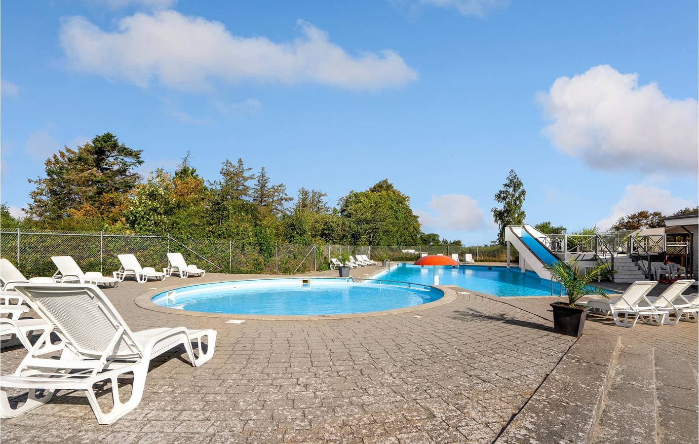 Foto 8 von 23: Ferienhaus für 4 Personen mit Pool