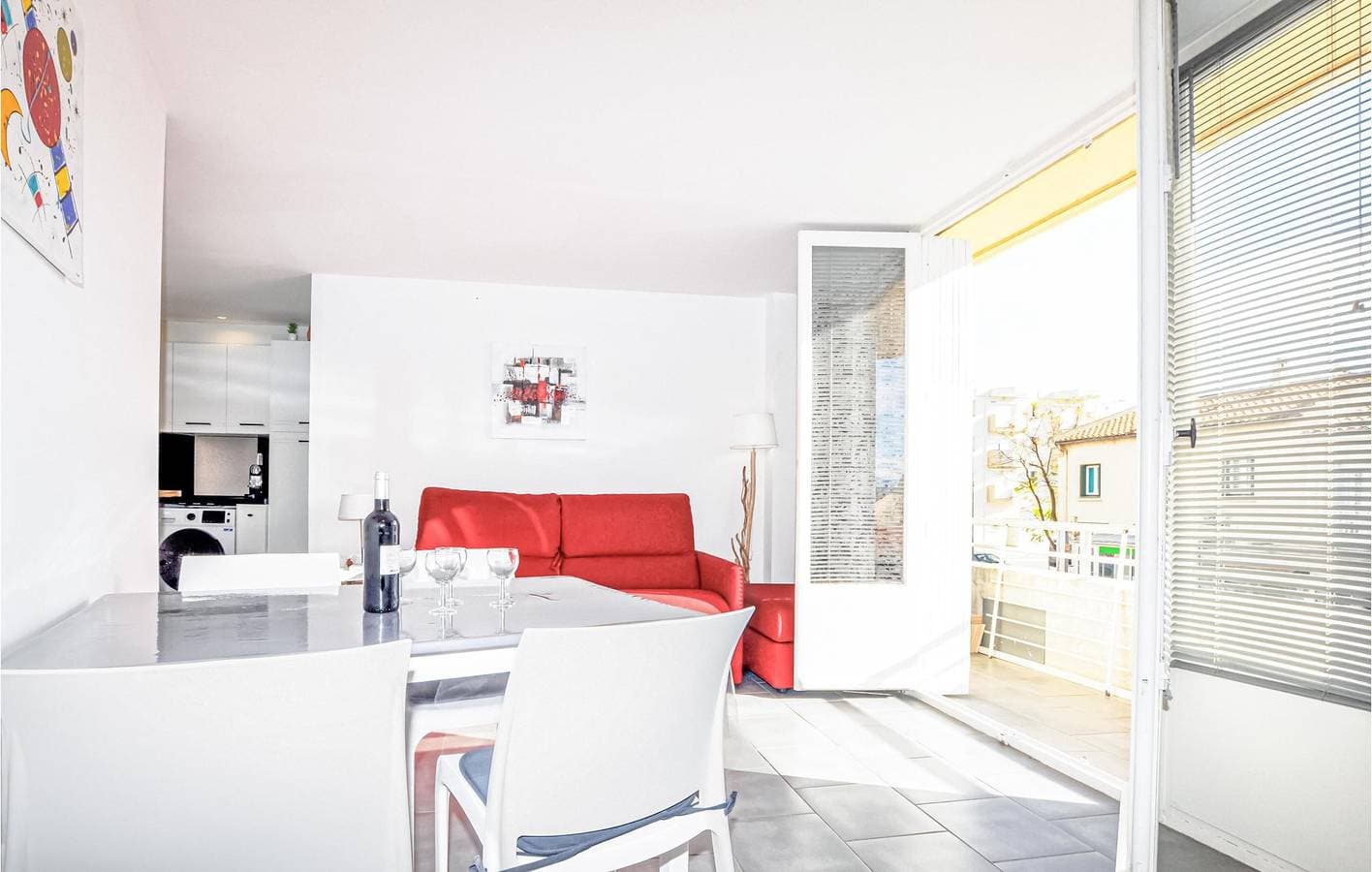 Foto 4 von 15: Apartment mit Meerblick, 200m zum Strand - WiFi, TV & Mehr