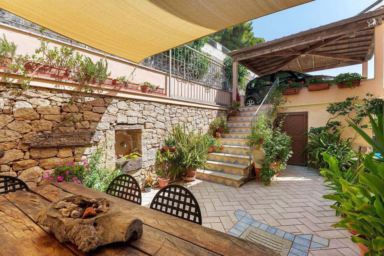 Foto 7 von 33: Zimmer 'Camera A Dorgali im B&B Sa Madalena' mit privatem Garten, WLAN und Klimaanlage