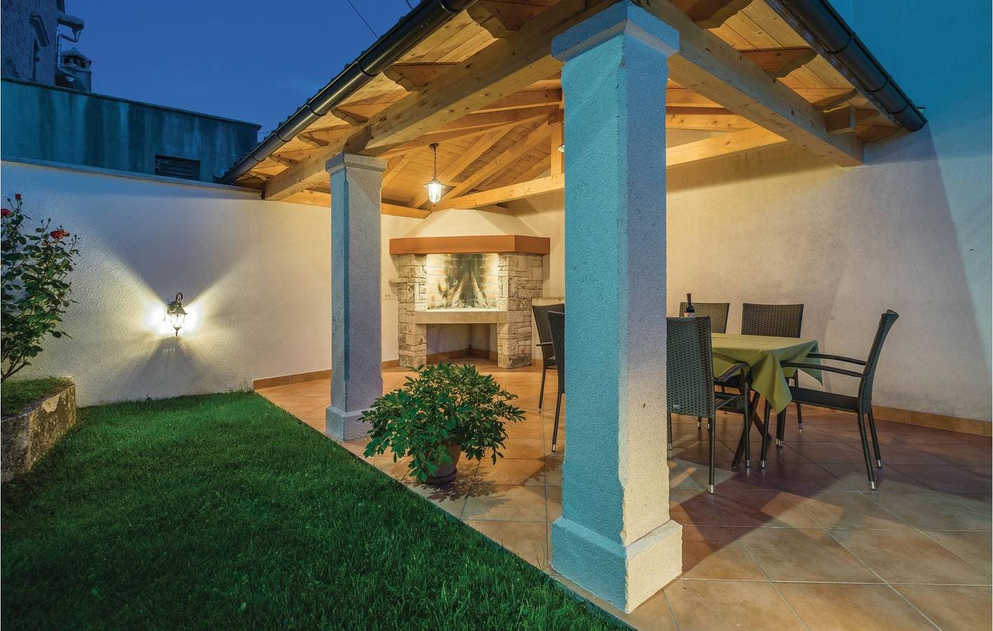 Foto 12 von 37: Gemütliche Ferienwohnung mit Pool, Terrasse und Parkplatz in der Nähe des Stadtzentrums von Butkovići