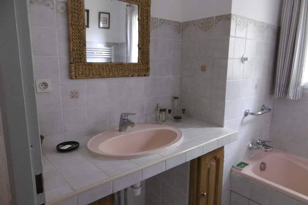 Foto 6 von 16: Unabhängiges Ferienhaus in privatem Haus in Ceyreste, 10 Minuten von den Stränden entfernt