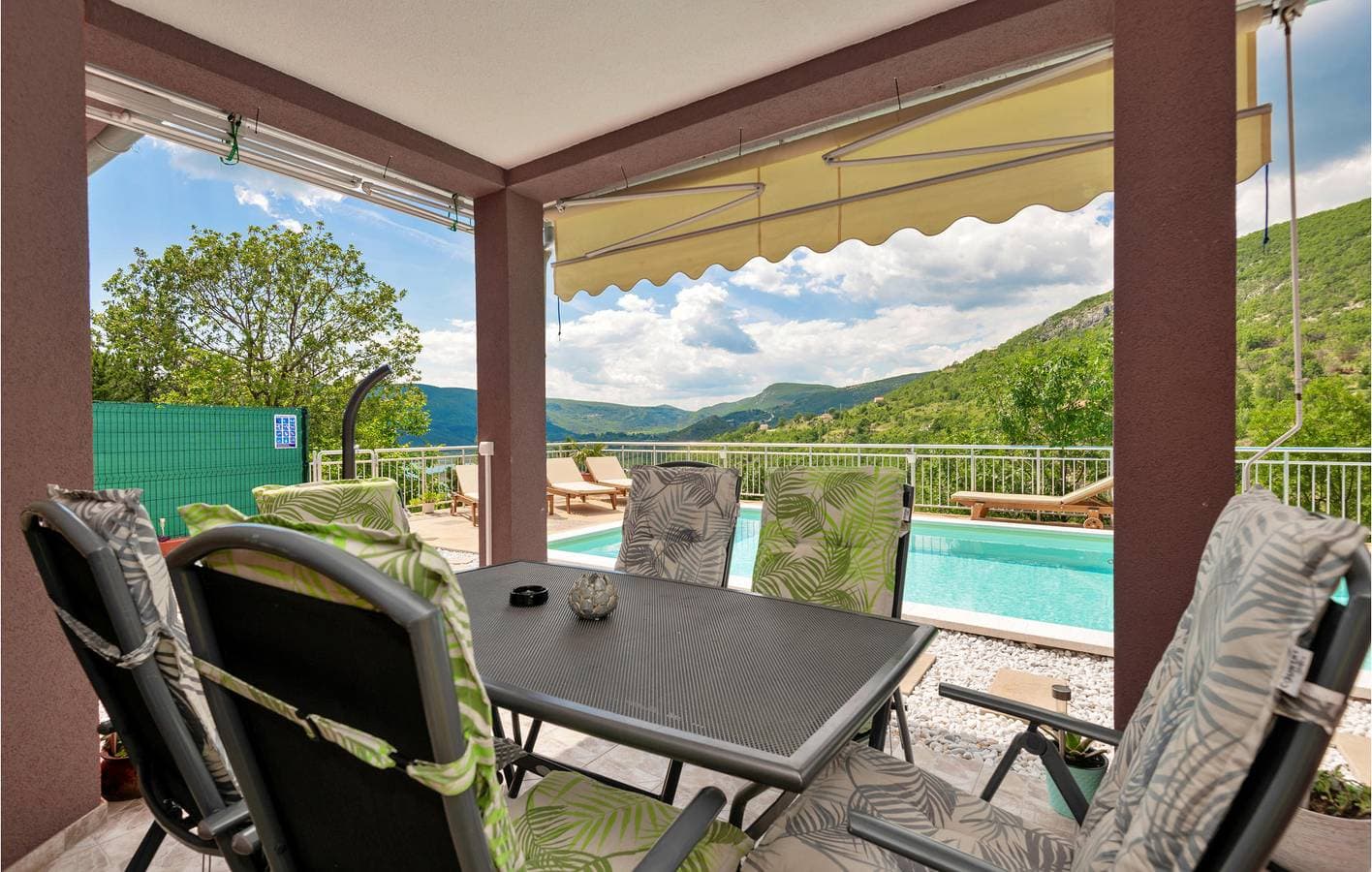 Foto 7 von 34: Moderne 2-Zimmer-Wohnung mit Pool, Terrasse und WLAN in der Nähe des Flusses Ričina