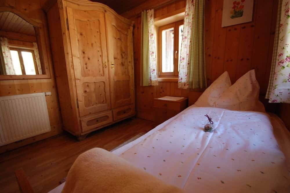 Foto 2 von 12: Gemütliches Ferienhaus mit Direktem Blick auf Maria-Luggau und die Berge
