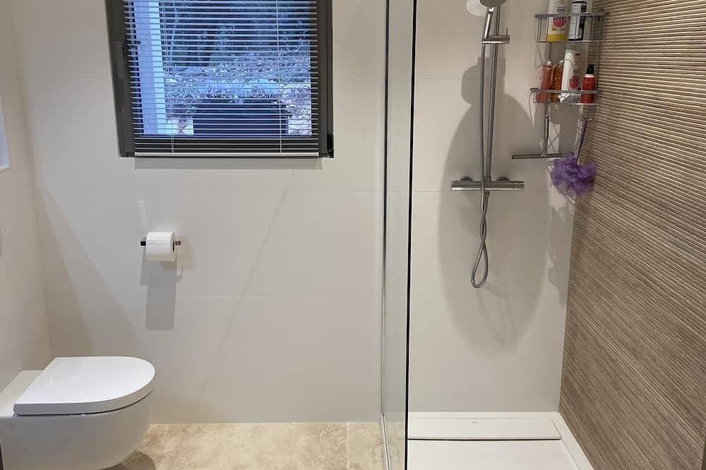 Foto 11 von 30: Beautiful new 180m2 villa with swimming pool terrace and 2500m2 wooded garden