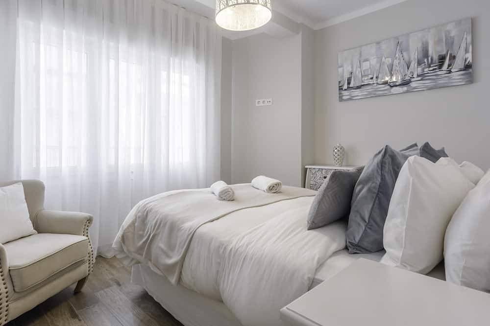 Foto 5 von 30: Sitges Centre Mediterranean House- 5 Bed/4 Bath/Private Pool- Sleeps up to 11