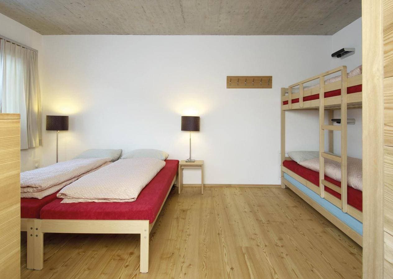 Foto 2 von 9: Quadruple Room with Shared Bathroom