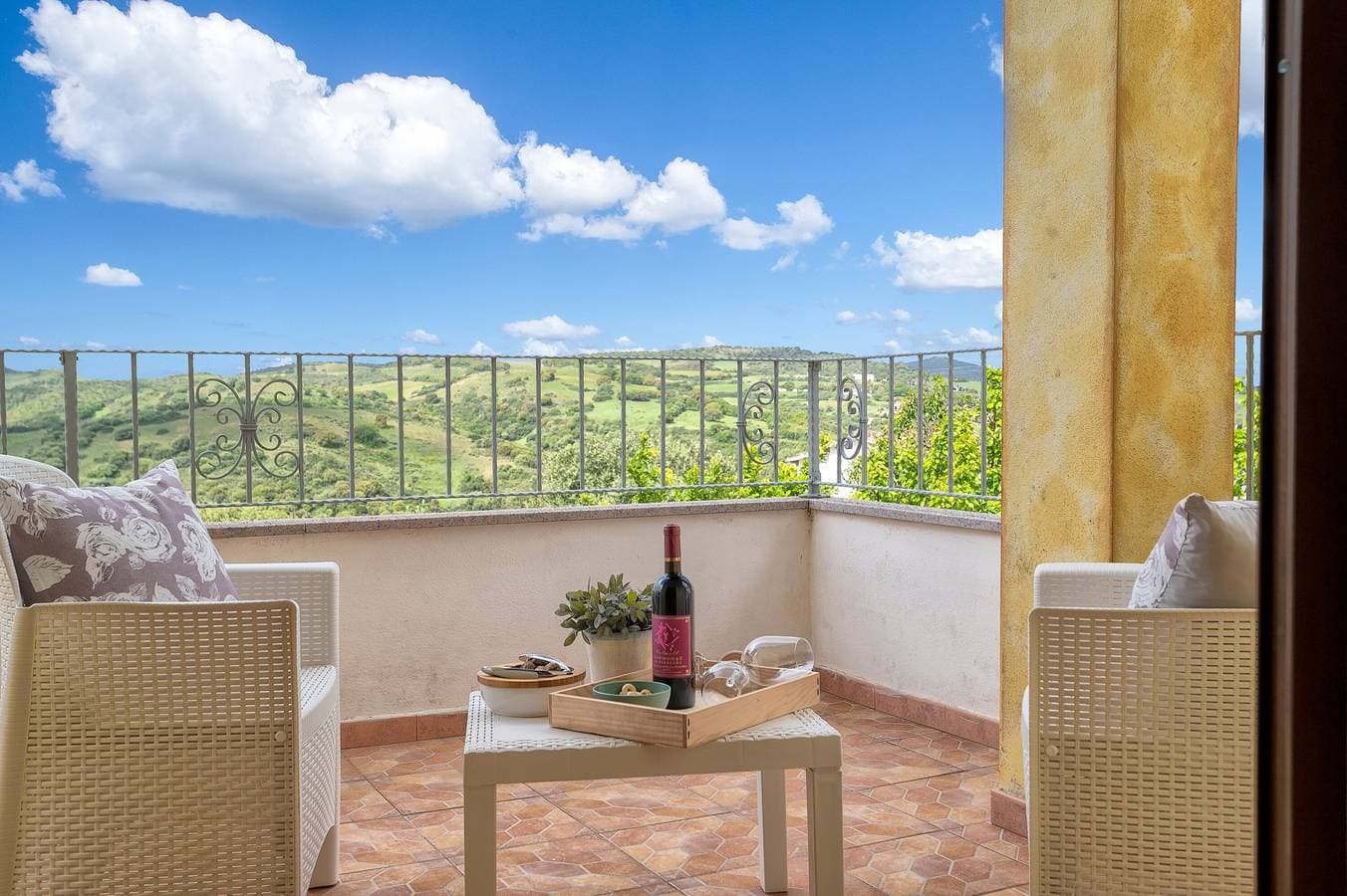 Foto 3 von 30: Ferienhaus 'Villa Cristina' mit Bergblick und Balkon